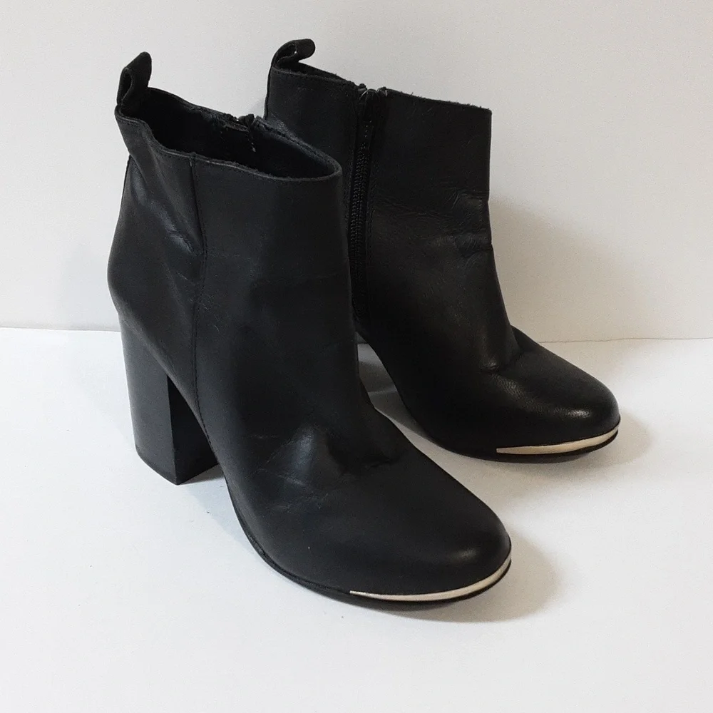 Steve Madden ankle boots leather mote heeled black wome. 6.6.5 casual rodeo Y2k